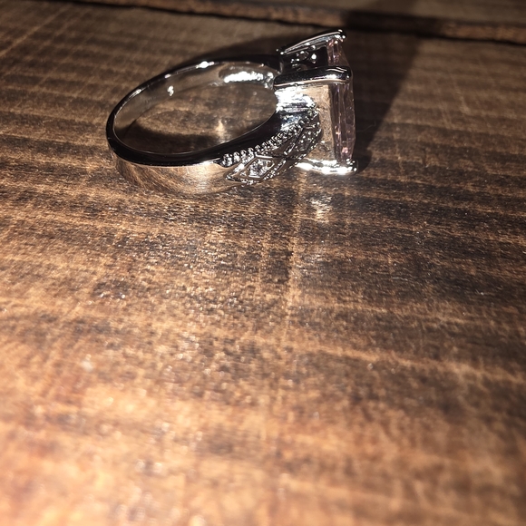 Elegant Silver .925 and Pink Gemstone Ring - Picture 3 of 7